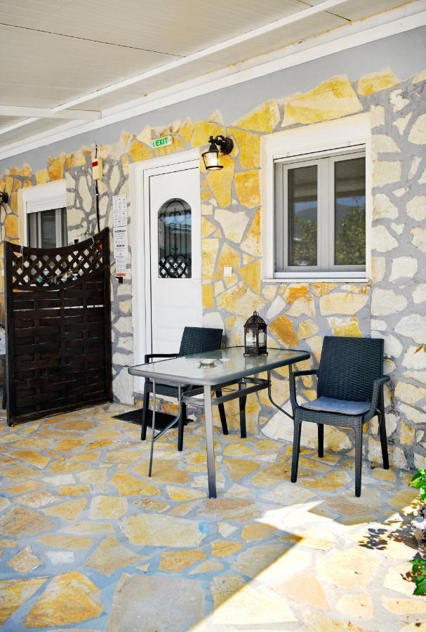 Spiros House And Studios Yénion Zewnętrze zdjęcie